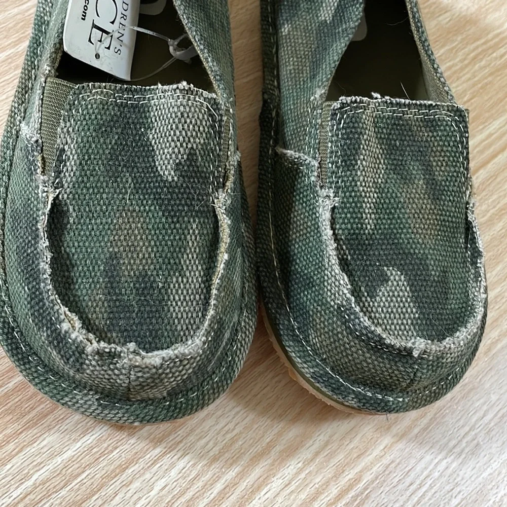 The Children’s Place green camo slip on kid’s shoes/loafers